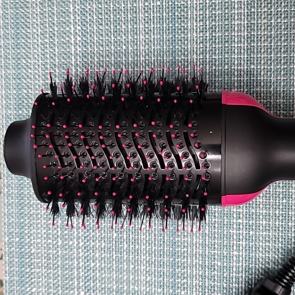 Revlon One-Step™ Volumizer Blow-Dry Brush 1.0 - Picture 7 of 7